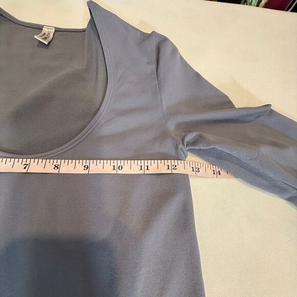 Last Tango Gray Top Lycra Spandex Form Fitting Scoop Neckline 3/4 sleeves - Picture 8 of 16